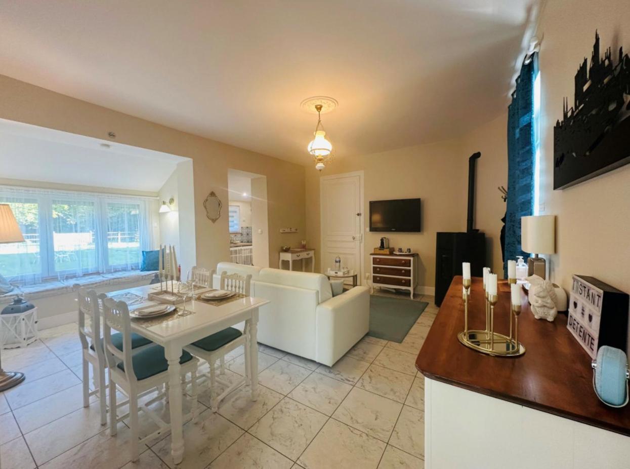 Au Domaine Du Predieu Crécy-sur-Serre Zimmer foto