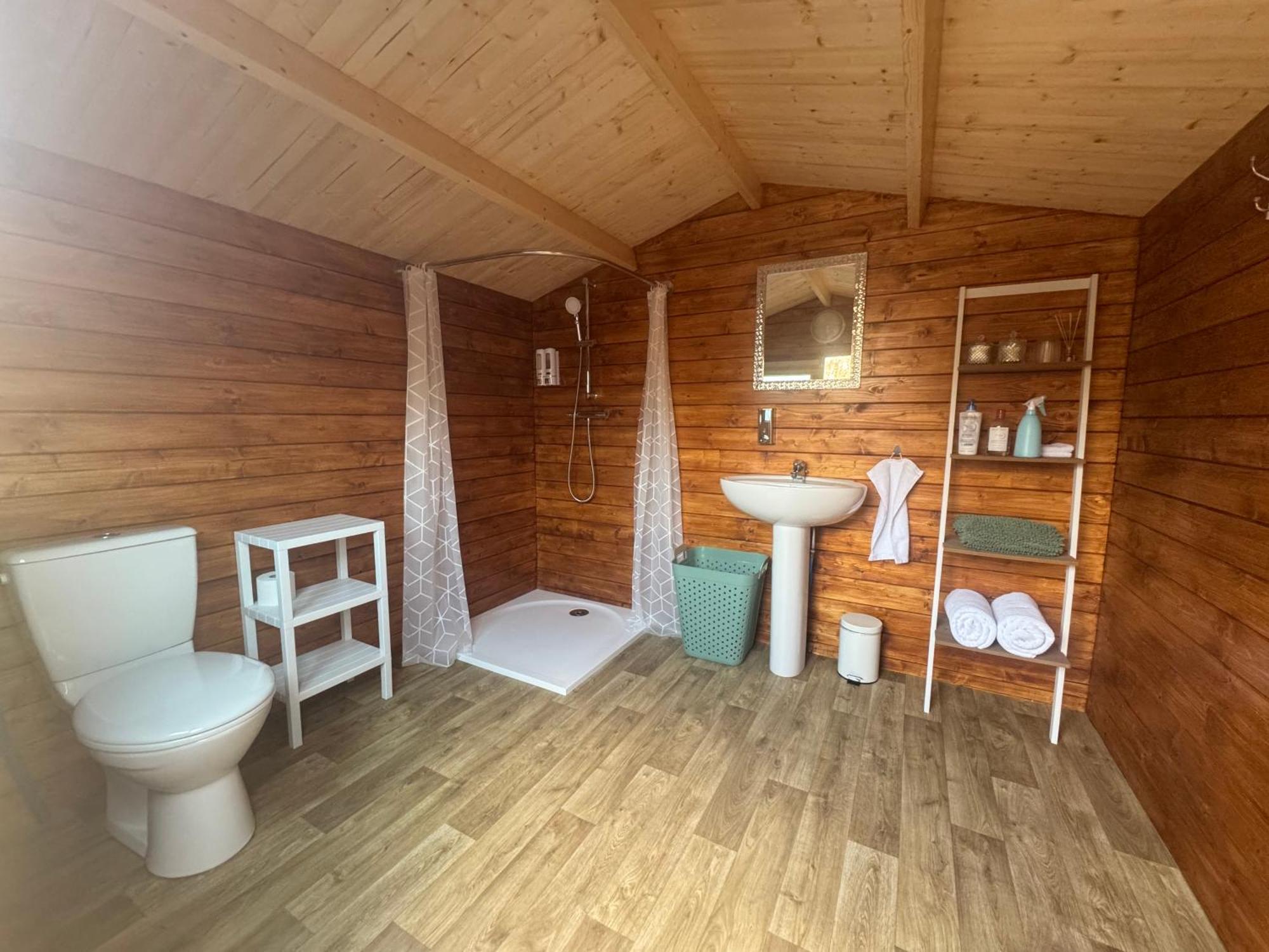 Au Domaine Du Predieu Crécy-sur-Serre Zimmer foto